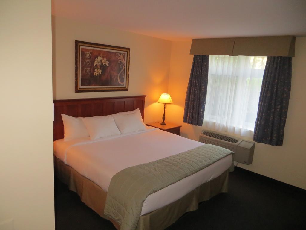 Hotel St-Bernard Saint-Bernard-de-Lacolle Phòng bức ảnh