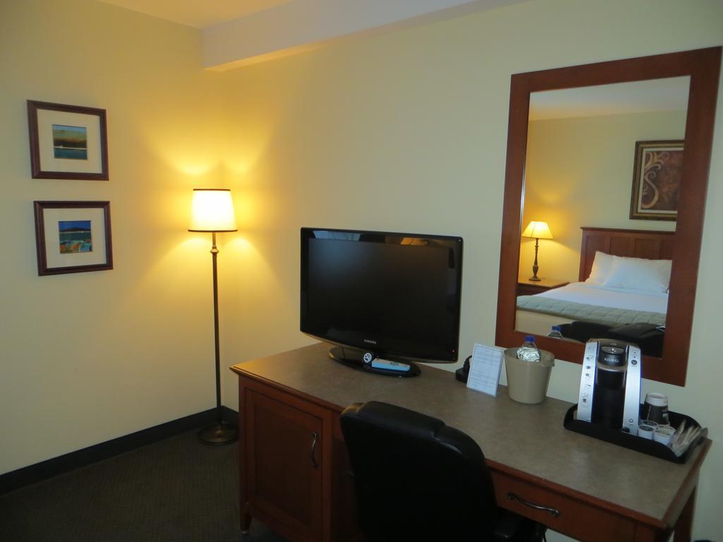 Hotel St-Bernard Saint-Bernard-de-Lacolle Phòng bức ảnh