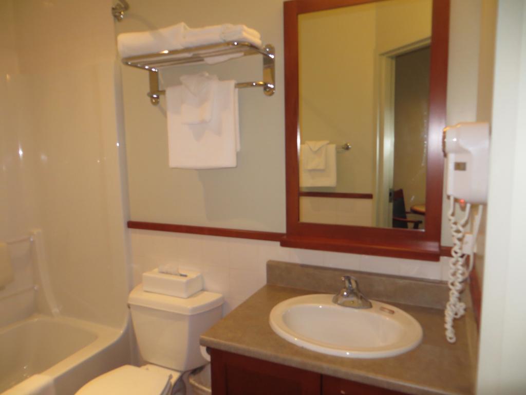 Hotel St-Bernard Saint-Bernard-de-Lacolle Phòng bức ảnh