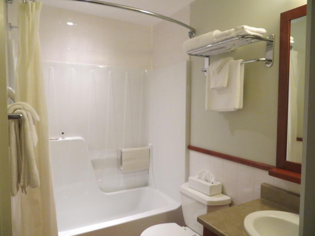Hotel St-Bernard Saint-Bernard-de-Lacolle Phòng bức ảnh