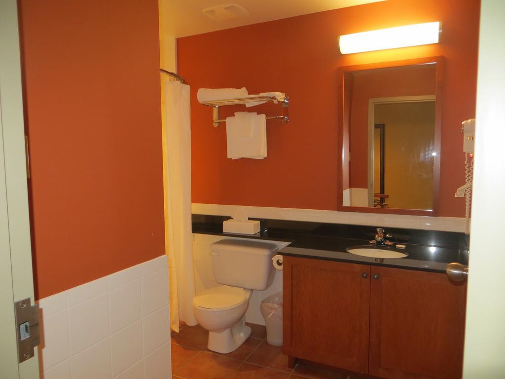 Hotel St-Bernard Saint-Bernard-de-Lacolle Phòng bức ảnh