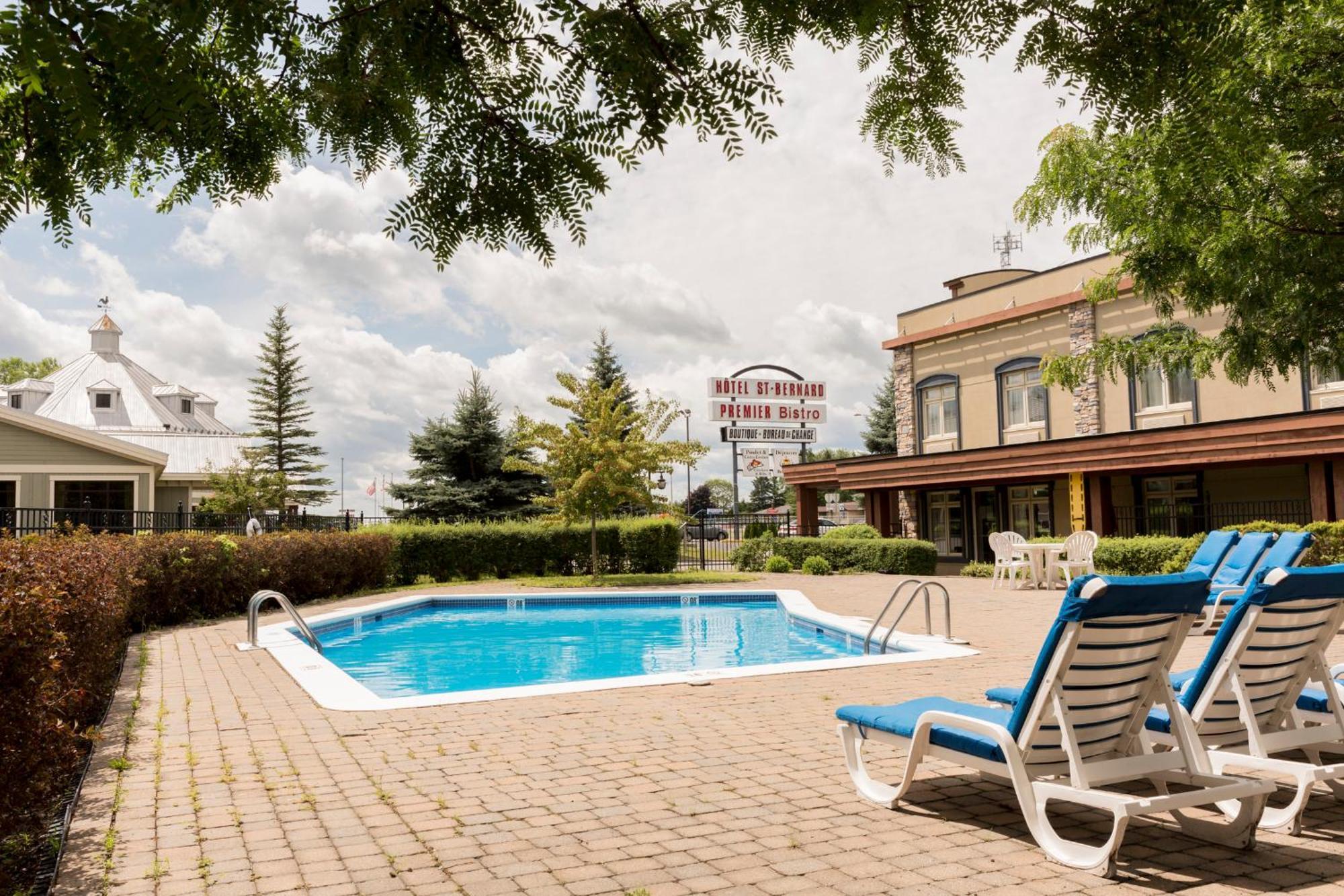 Hotel St-Bernard Saint-Bernard-de-Lacolle Ngoại thất bức ảnh