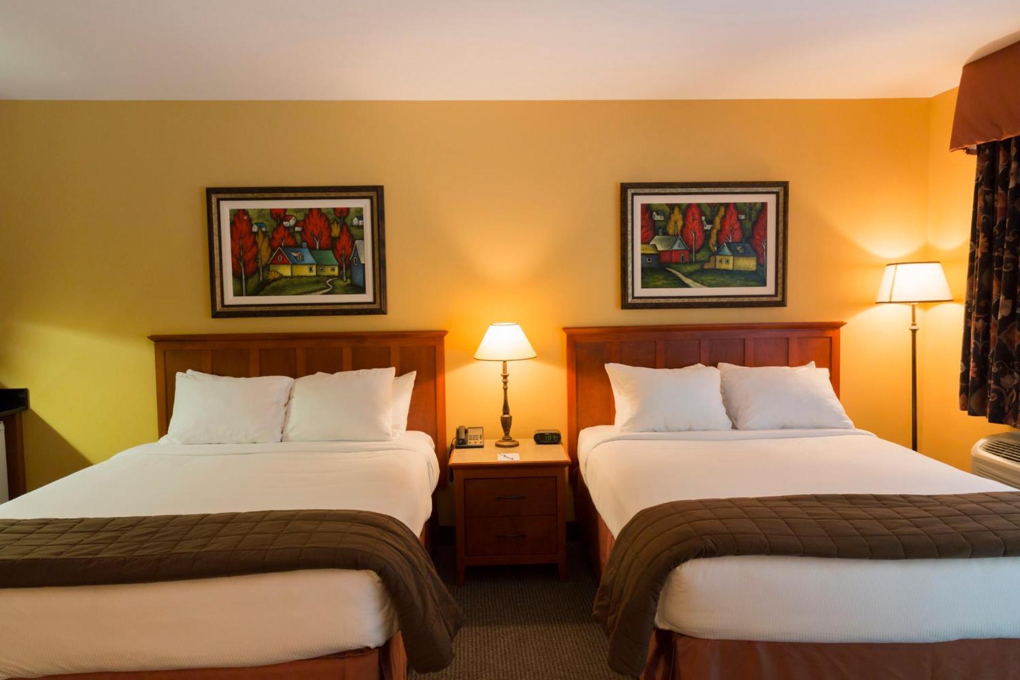 Hotel St-Bernard Saint-Bernard-de-Lacolle Ngoại thất bức ảnh