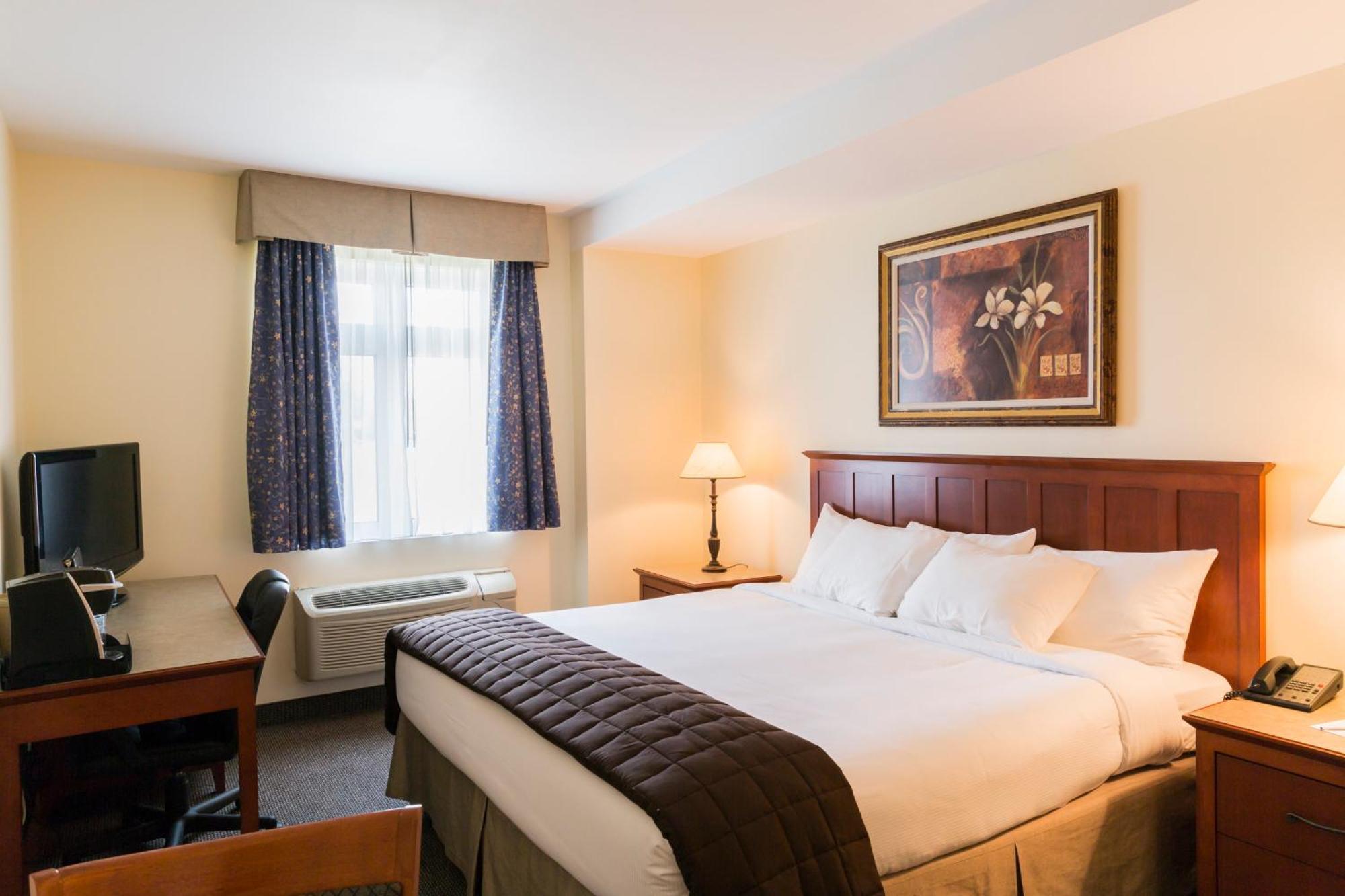 Hotel St-Bernard Saint-Bernard-de-Lacolle Ngoại thất bức ảnh